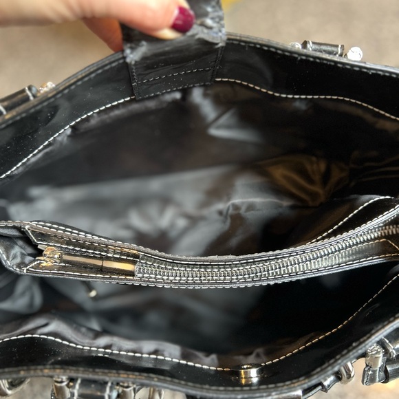 Burberry Patent Eastmore Landscape Tote - Picture 3 of 8